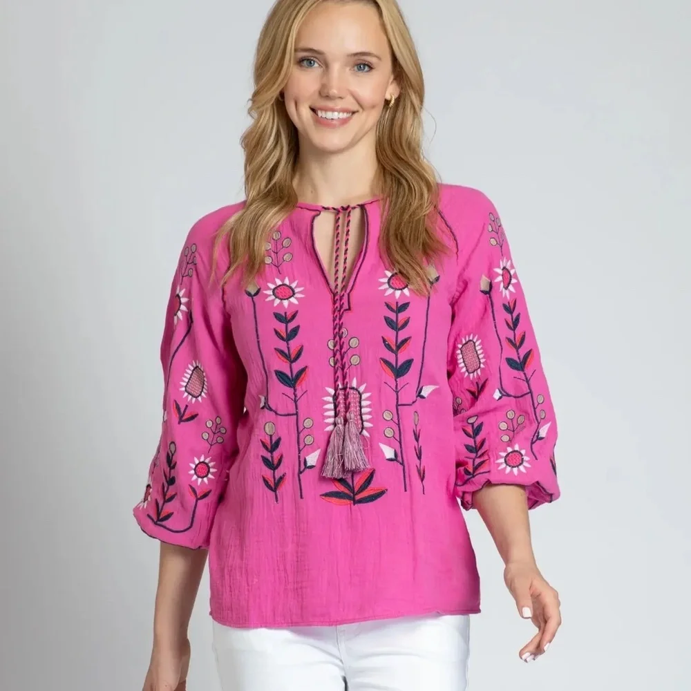 NWT APNY Abstract Floral Embroidered Top - Picture 1 of 2